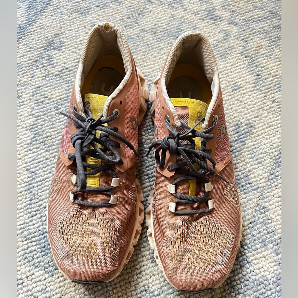 ON Women’s Running Shoes size 8
